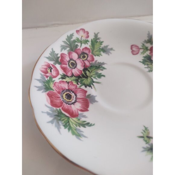 Vintage Royal Windsor Tea Cup & Saucer Set Pink Pansies Square shaped Cup - Picture 8 of 15